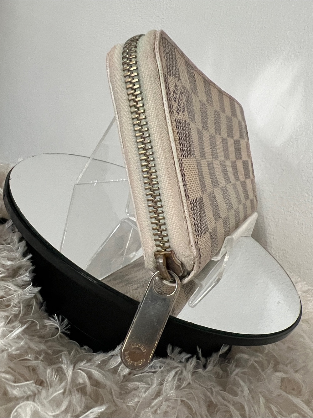 Louis Vuitton Damier Azur Check Zip-Around Wallet in Cream and Blue-Gray - Picture 3 of 15